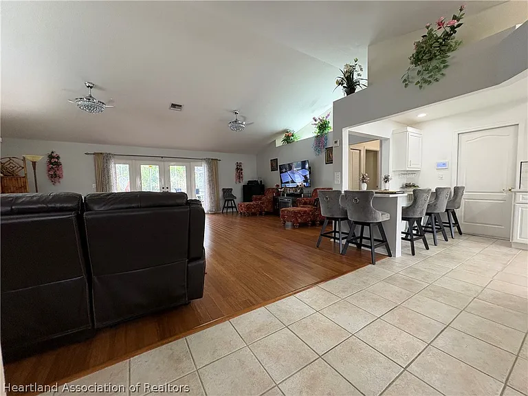 407 Maravilla Ave — Photo 5