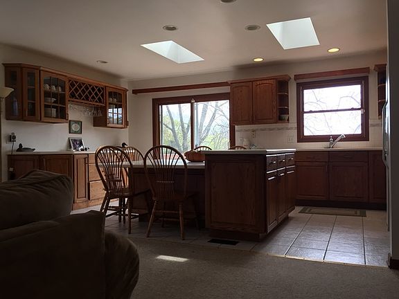 3rd image of 376 Hiawatha Dr