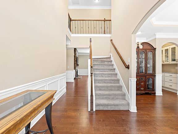 2nd image of 112 Ivy Woods Ct