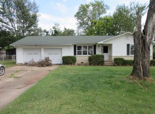 107 N Osage St, Grove, OK 74344
