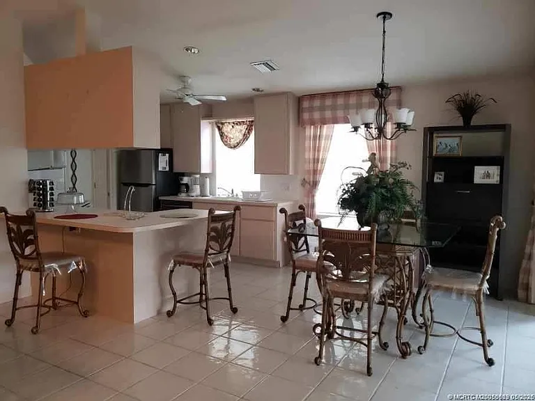 1652 SW Waterfall Blvd — Photo 6
