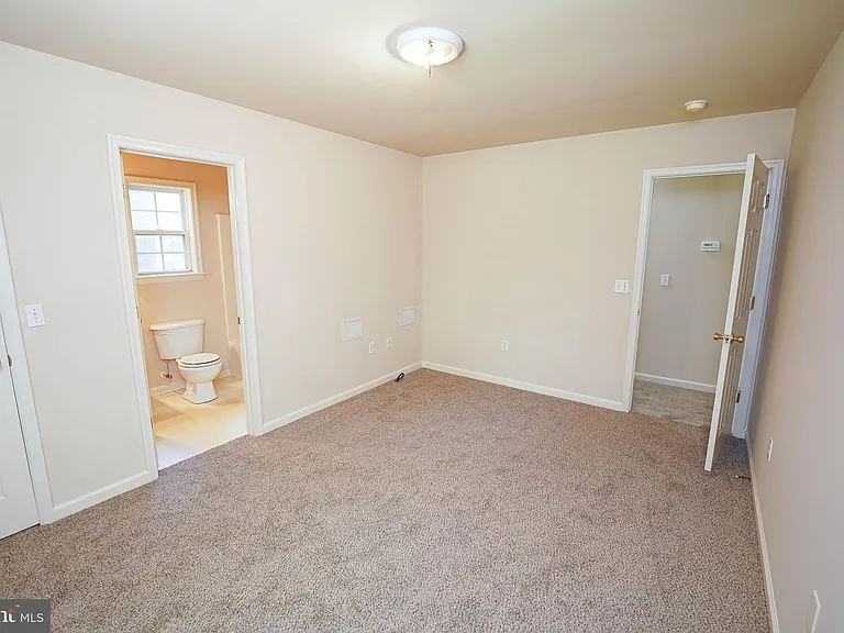 935 Queen Ave — Photo 22