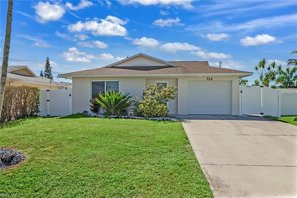 3 bed, 2.0 bath, 1424 sqft, $8,000 — Photo 2