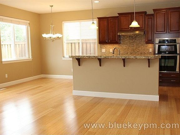 5th image of 1338 SE 194th Pl