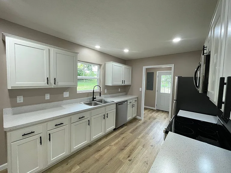 2200 Ash St — Photo 11