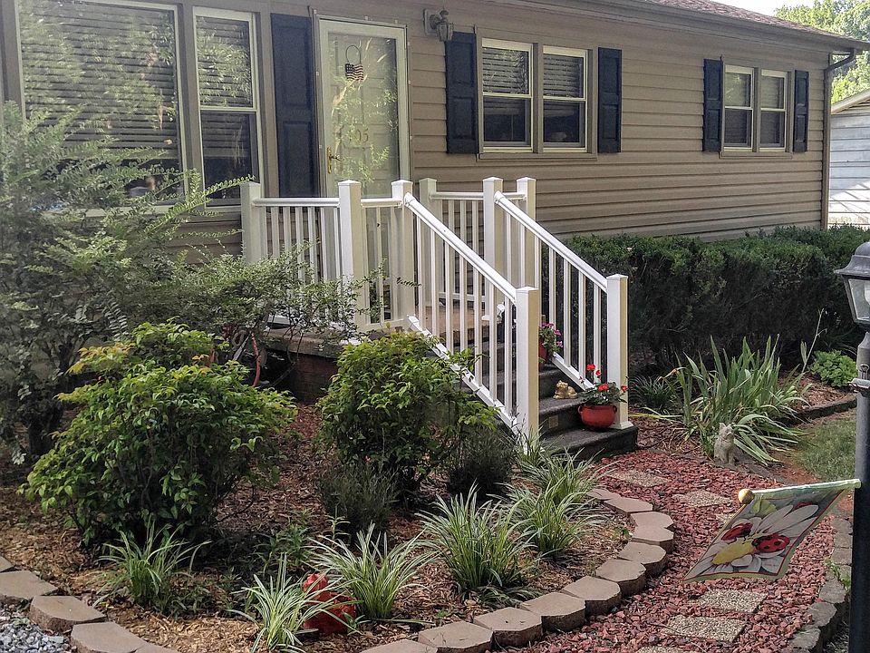2nd image of 105 Cruse Cir
