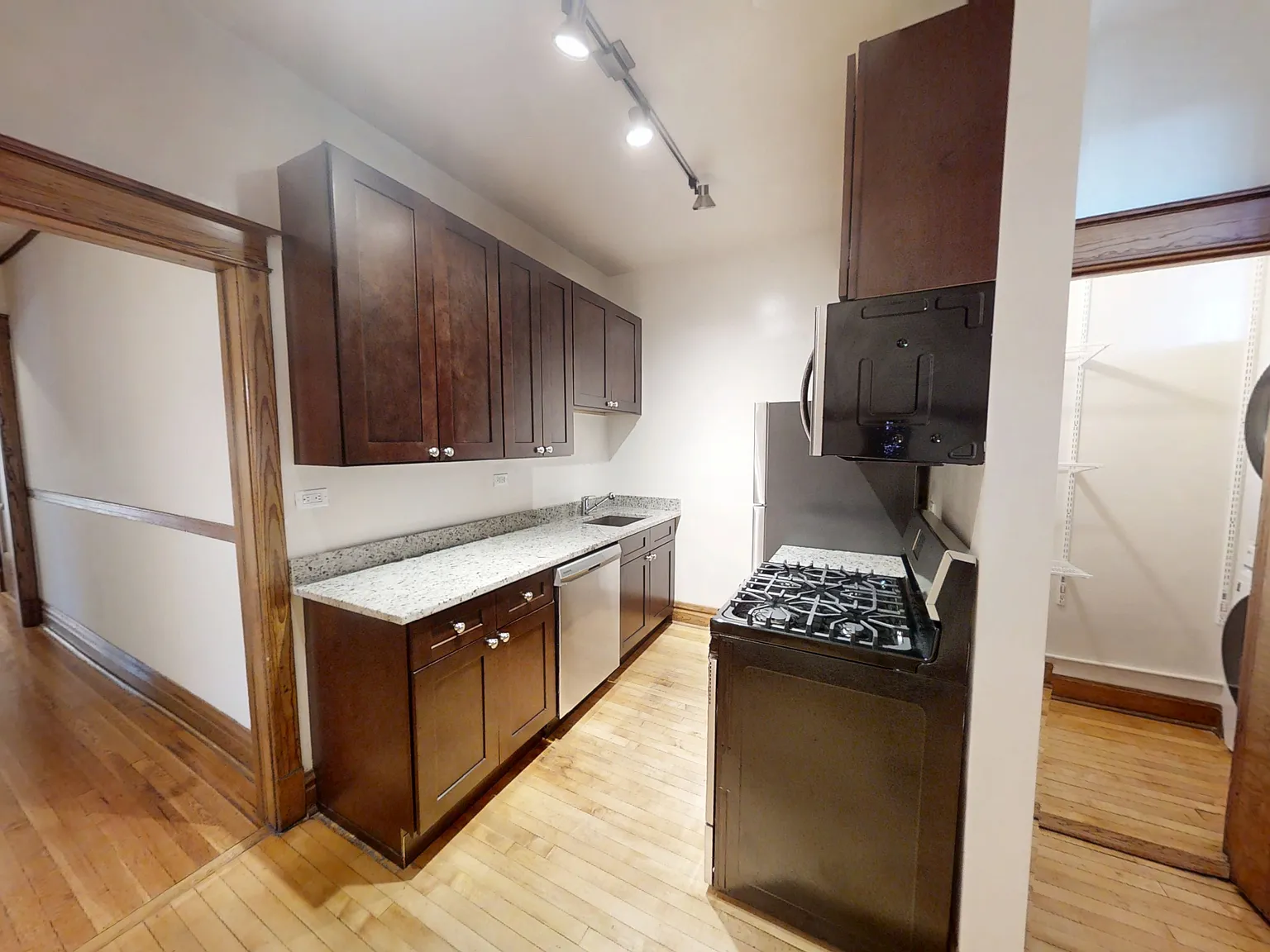 3 bed, 1200 sqft, $3,550 — Photo 2