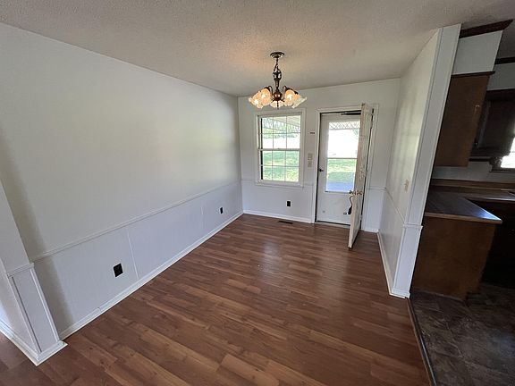 5th image of 1060 E Martin Ln