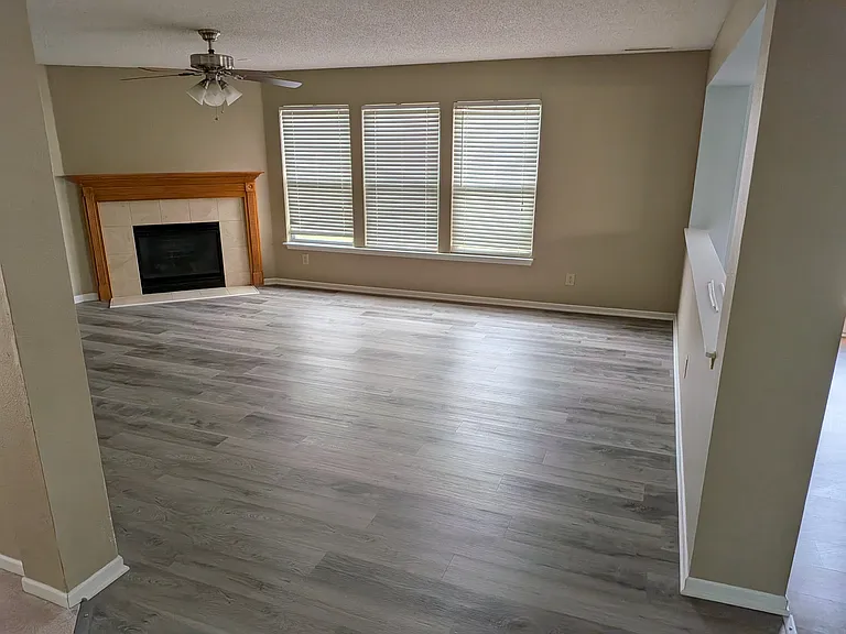 10418 Memorial Knoll Dr — Photo 2