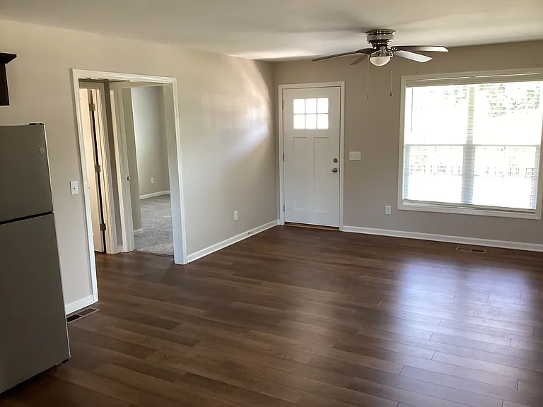 107 Sunset Ave — Photo 3