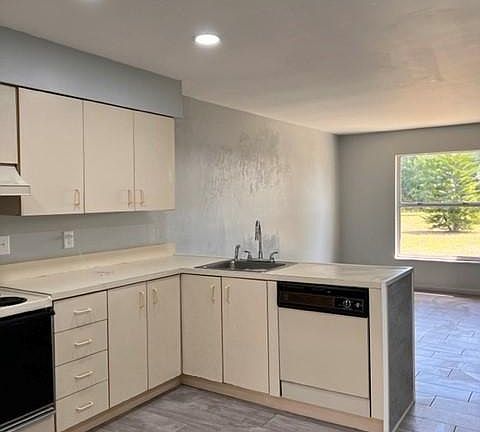 Kitchen to front