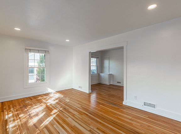 5th image of 1363 E Zenith Ave