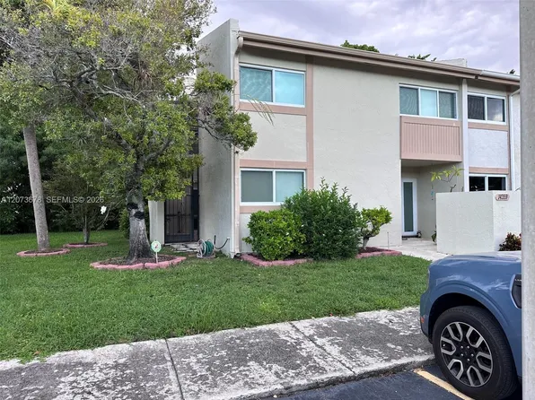 14359 Kendale Lakes Cir, Miami, FL 33183