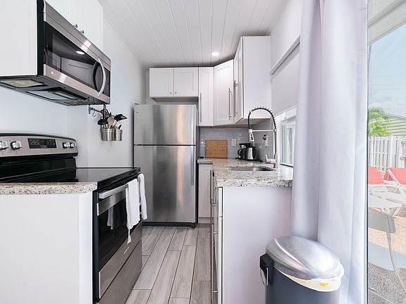 5th image of 800 SE 12th St #3