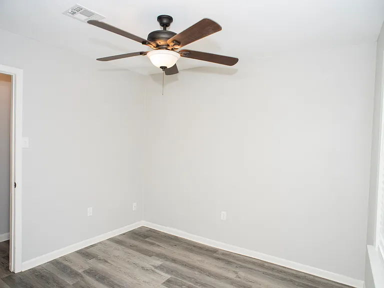 109 Walnut St — Photo 10