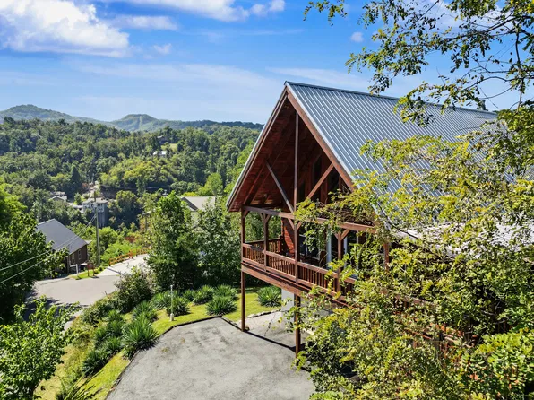 920 W Cedar Ln, Gatlinburg, TN 37738
