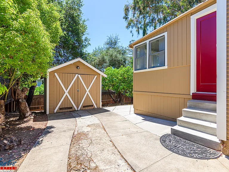 428 University Ave — Photo 15