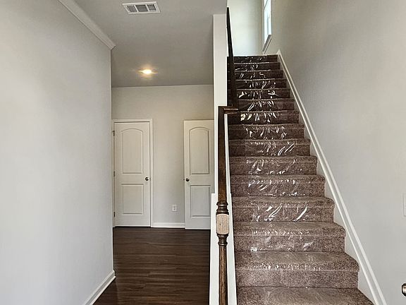 5th image of 80 Shelter Ln E
