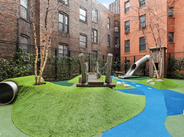 200 East 95th Street image 27 of 28