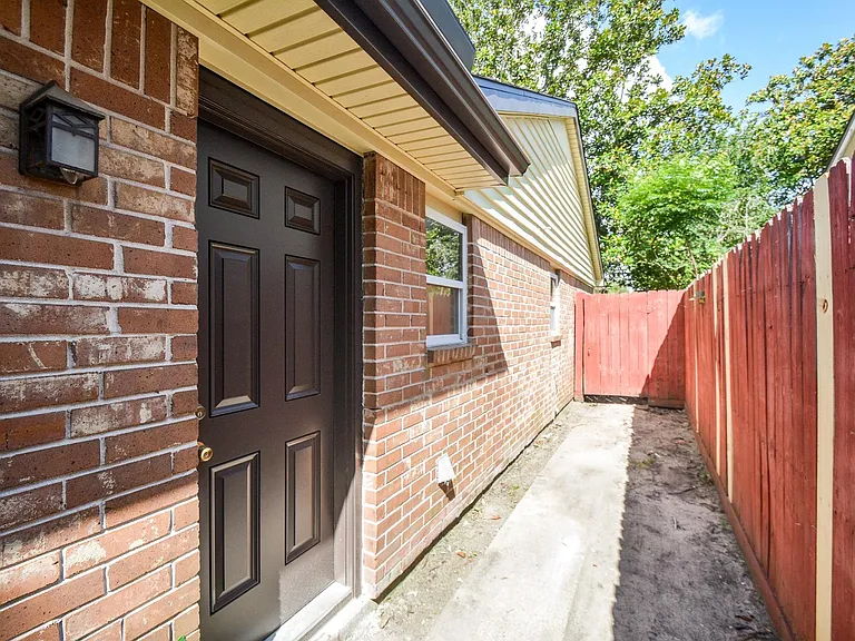 7222 Pella Dr — Photo 20
