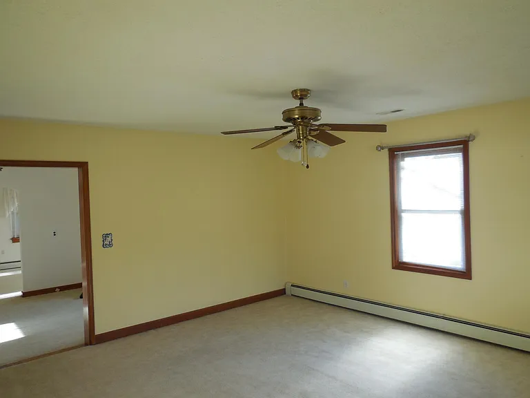 1423 Old Ford Rd — Photo 2