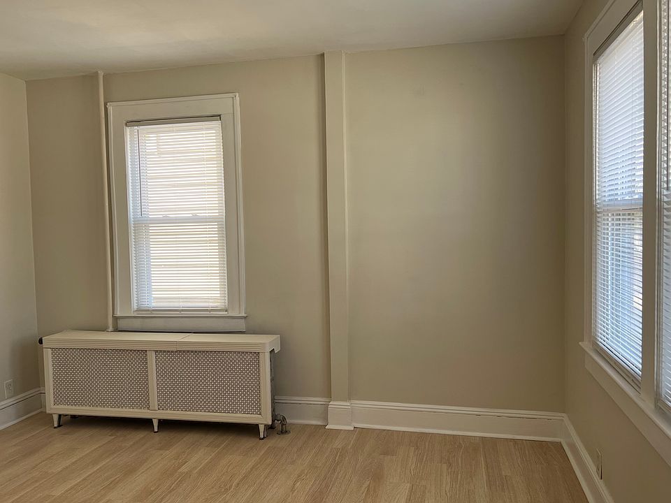1st image of 128 Hickory Ave Floor 1