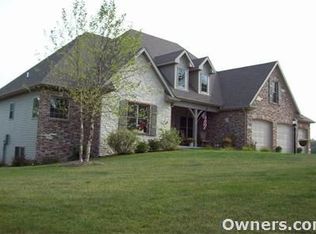 1406 N Briarwood Ln, Mahomet, IL 61853