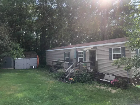 18 Breezy Acres Mobile Home Park, Epsom, NH 03234