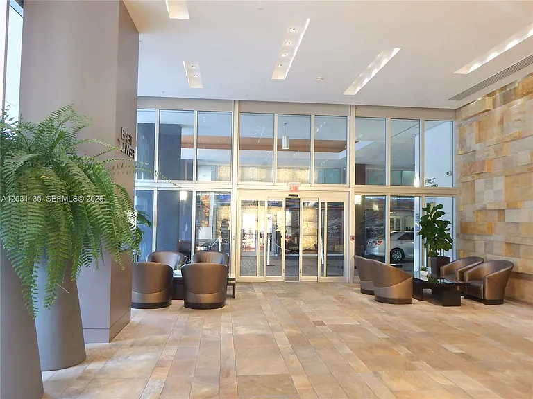 500 Brickell Ave #1808 — Photo 4