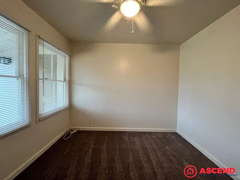 1305 S Chester Ave — Photo 8