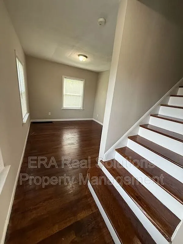 2 bed, 1.0 bath, $1,050 — Photo 4