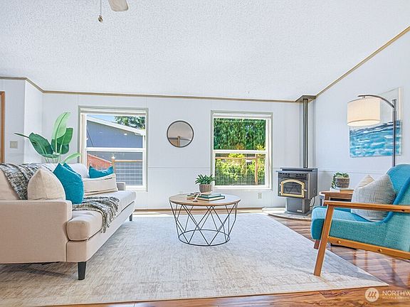 4th image of 3444 Forest Drive NE