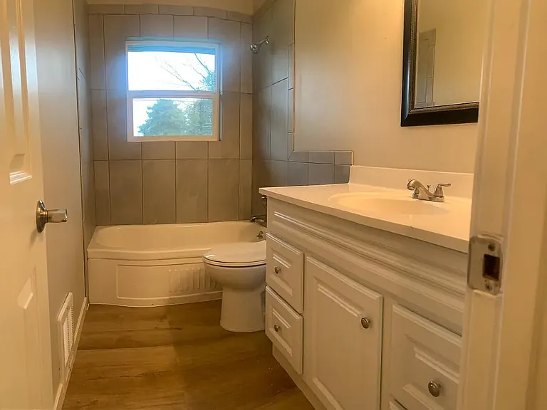 17215 NE Glisan St #17215 — Photo 8
