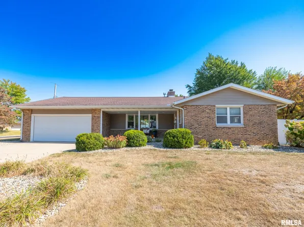 1700 Deppert Dr, Pekin, IL 61554