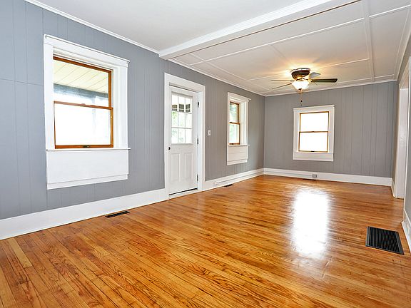 5th image of 18 W Maple Ave