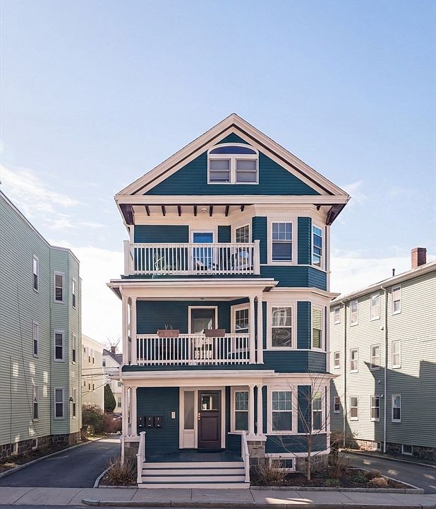 1st image of 17 Tower St #1