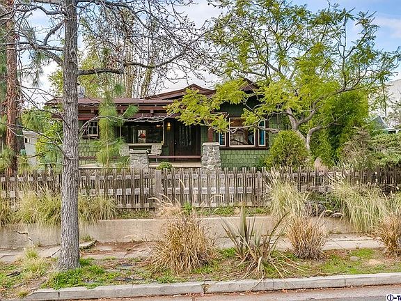 2nd image of 1831 Woodrow Ave