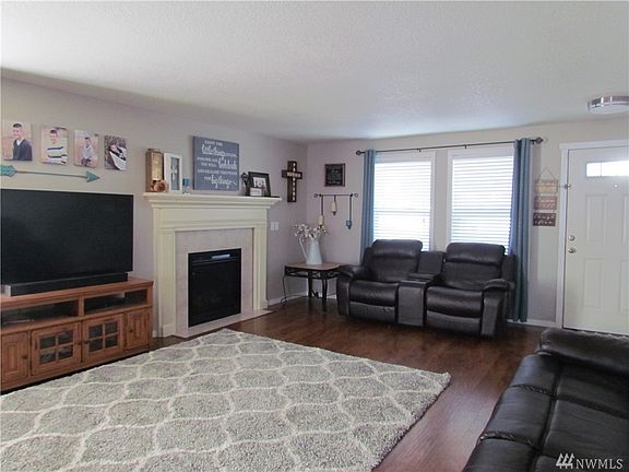 3rd image of 552 S Glenmoor Dr