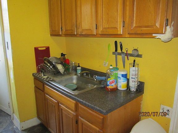 5th image of 131 Montrose Ave APT 4