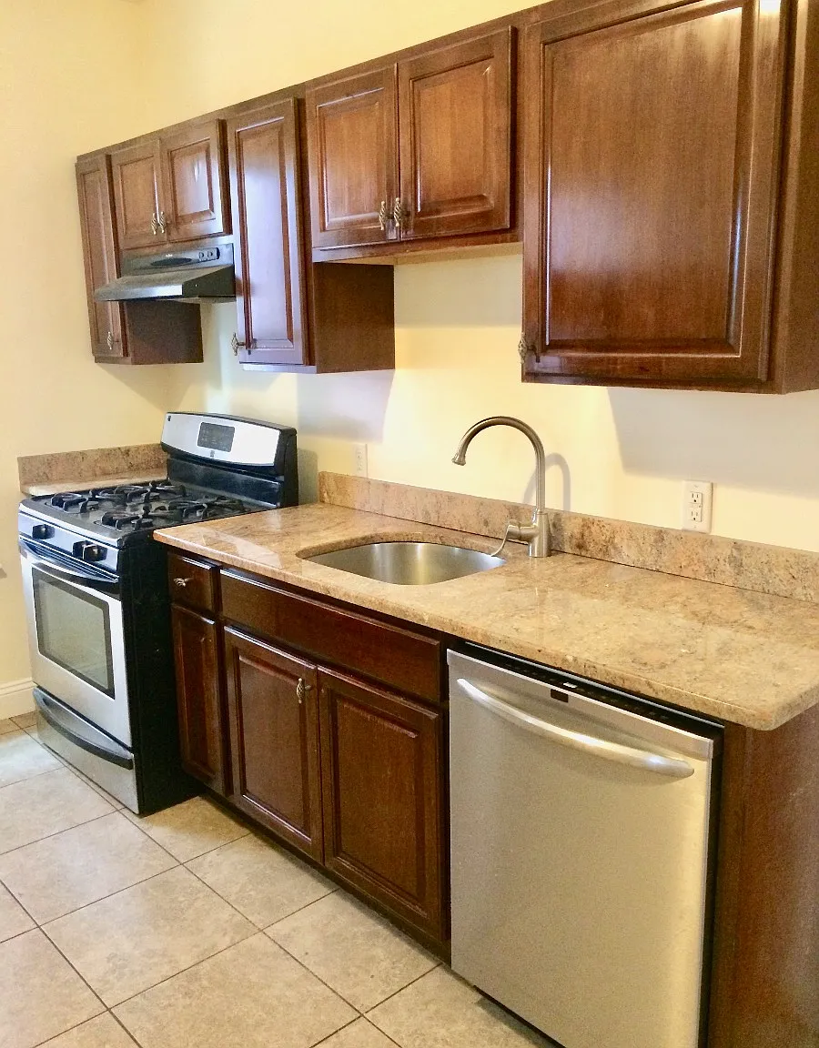 4 bed, 1.5 bath, 1400 sqft, $3,400 — Photo 1