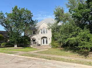 200 Krohn Ct, Irving, TX 75038