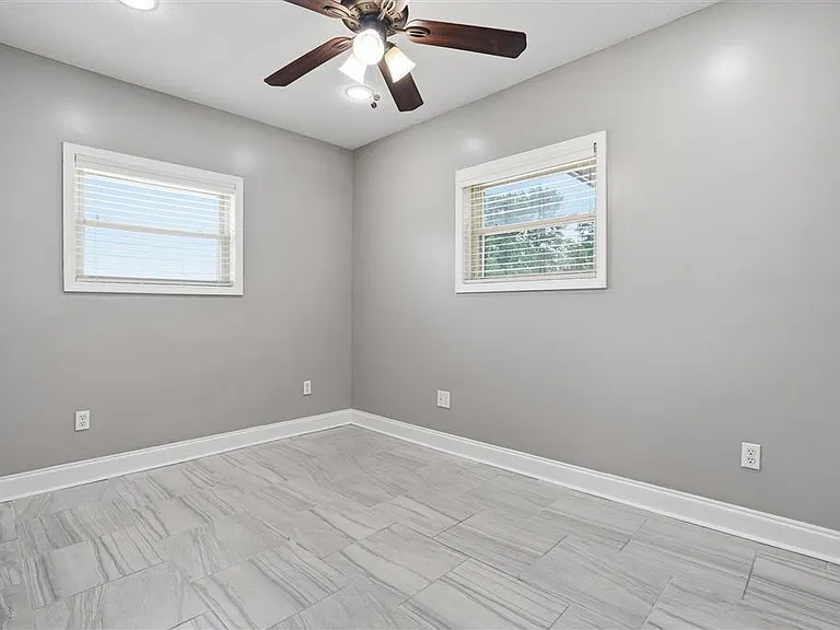 2412 Maplewood Dr #1 — Photo 8