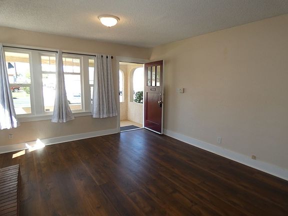 4th image of 610 E Cypress St