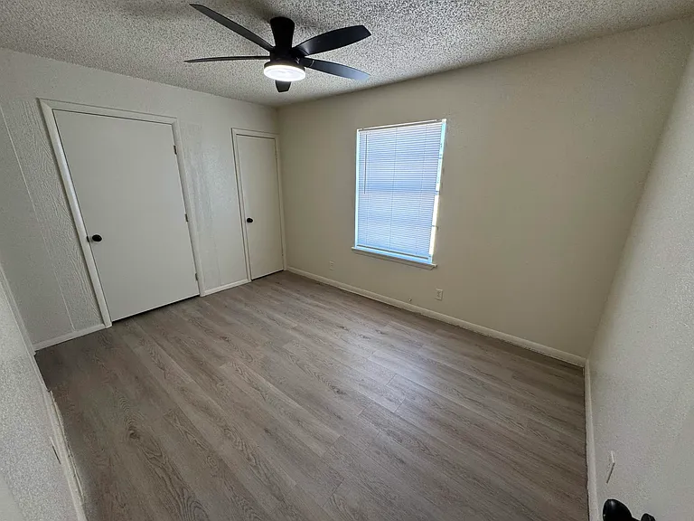 Chapparal Apartments — Photo 16