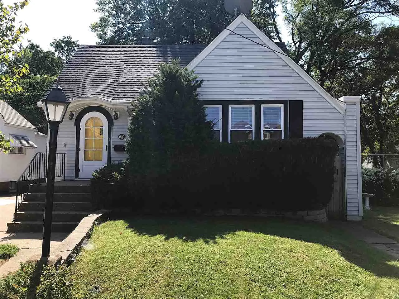 610 W Corrington Ave photo 1