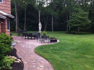 3 S Hollow Rd, Dix Hills, NY 11746