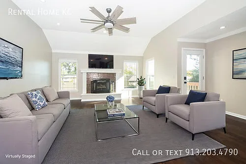Up-to-date 3 or 4 bedroom split-level #582 — Photo 2