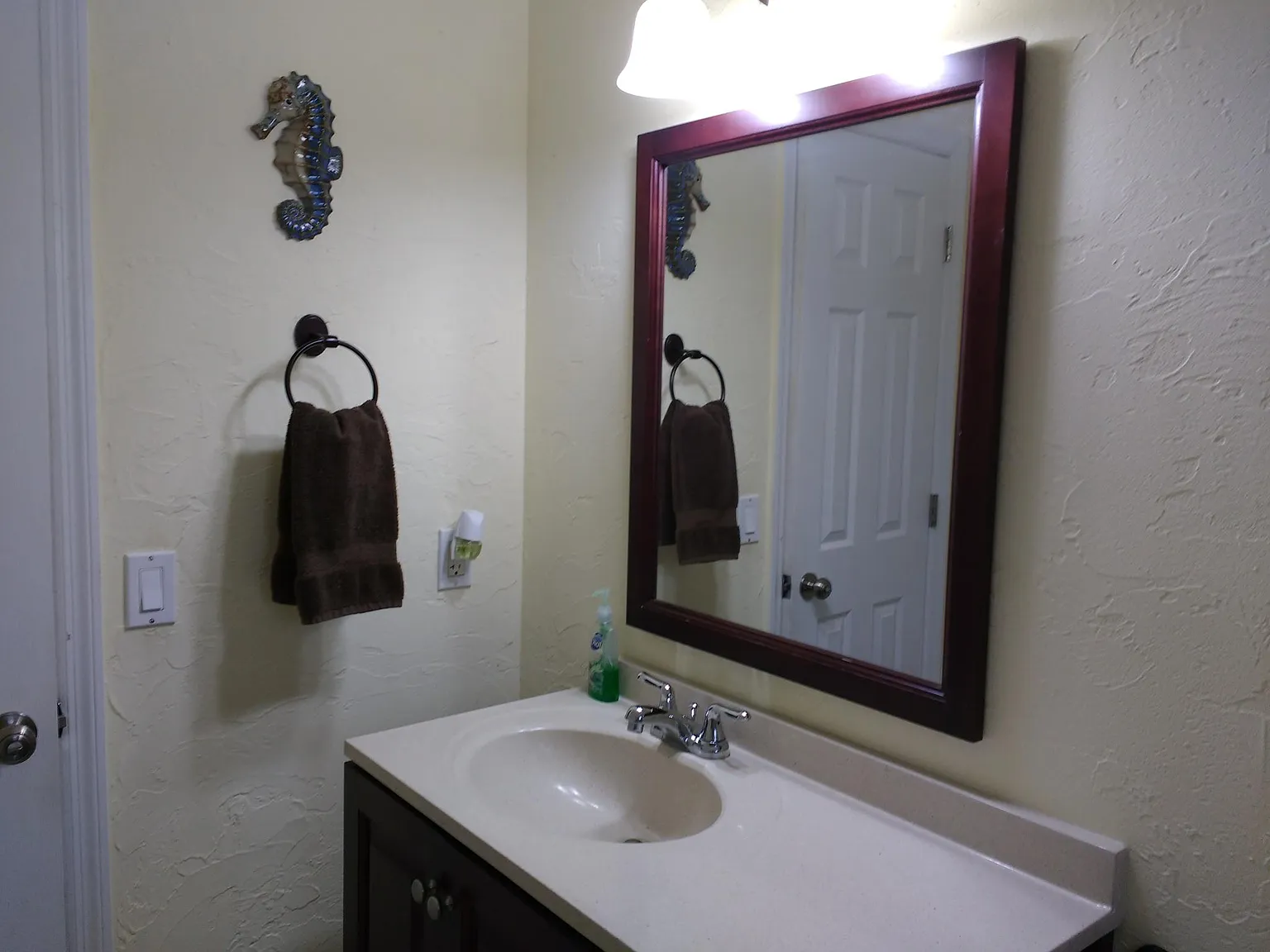 2 bed, 1200 sqft, $2,095 — Photo 2
