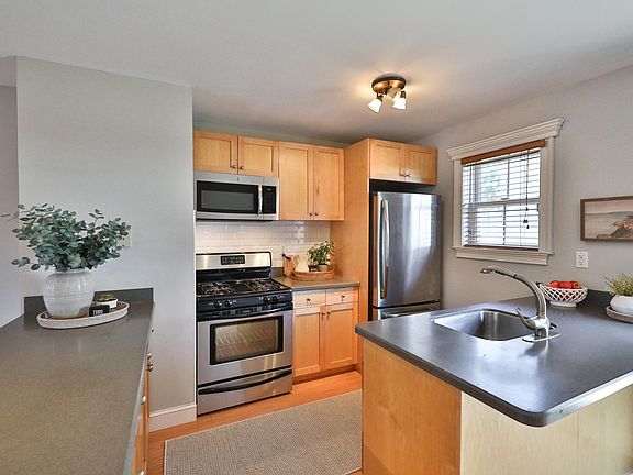 4th image of 406 Leverington Ave Unit G