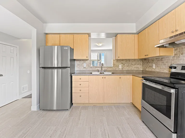 265 Lawrence Ave — Photo 7